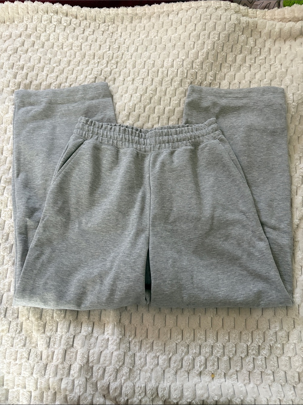 Uniqlo Gray Wide Leg Sweatpants with Elastic Waist
